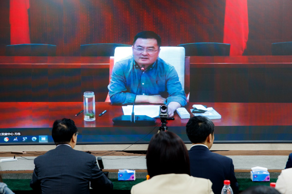 https://news.haust.edu.cn/__local/C/57/A0/8D0FA08789D0CC1A842D42D8055_3CB66B0A_2077F.jpg